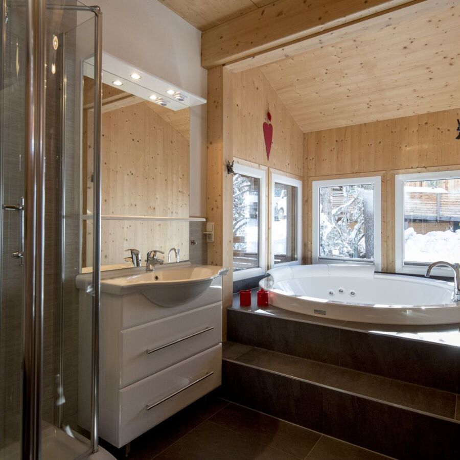 E badezimmer mit sauna