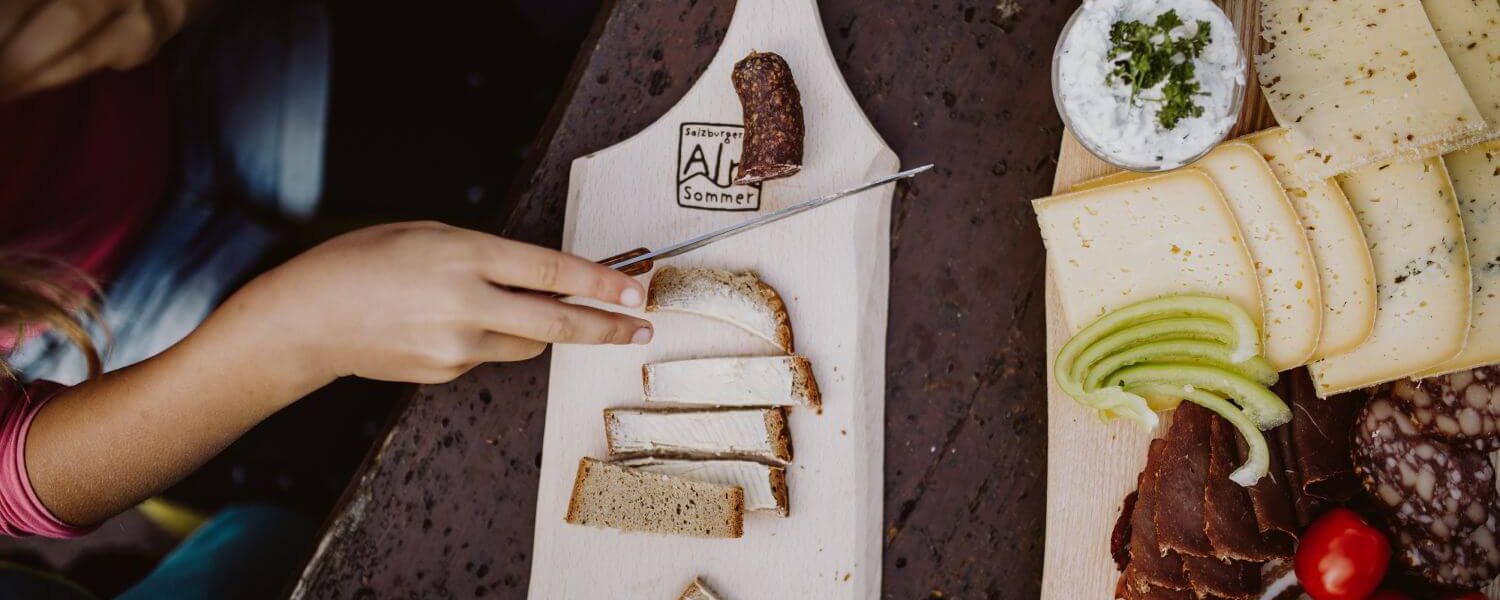 salzburgerland tourismus brettljause alm2 v1tjsw2qhgzvcw1