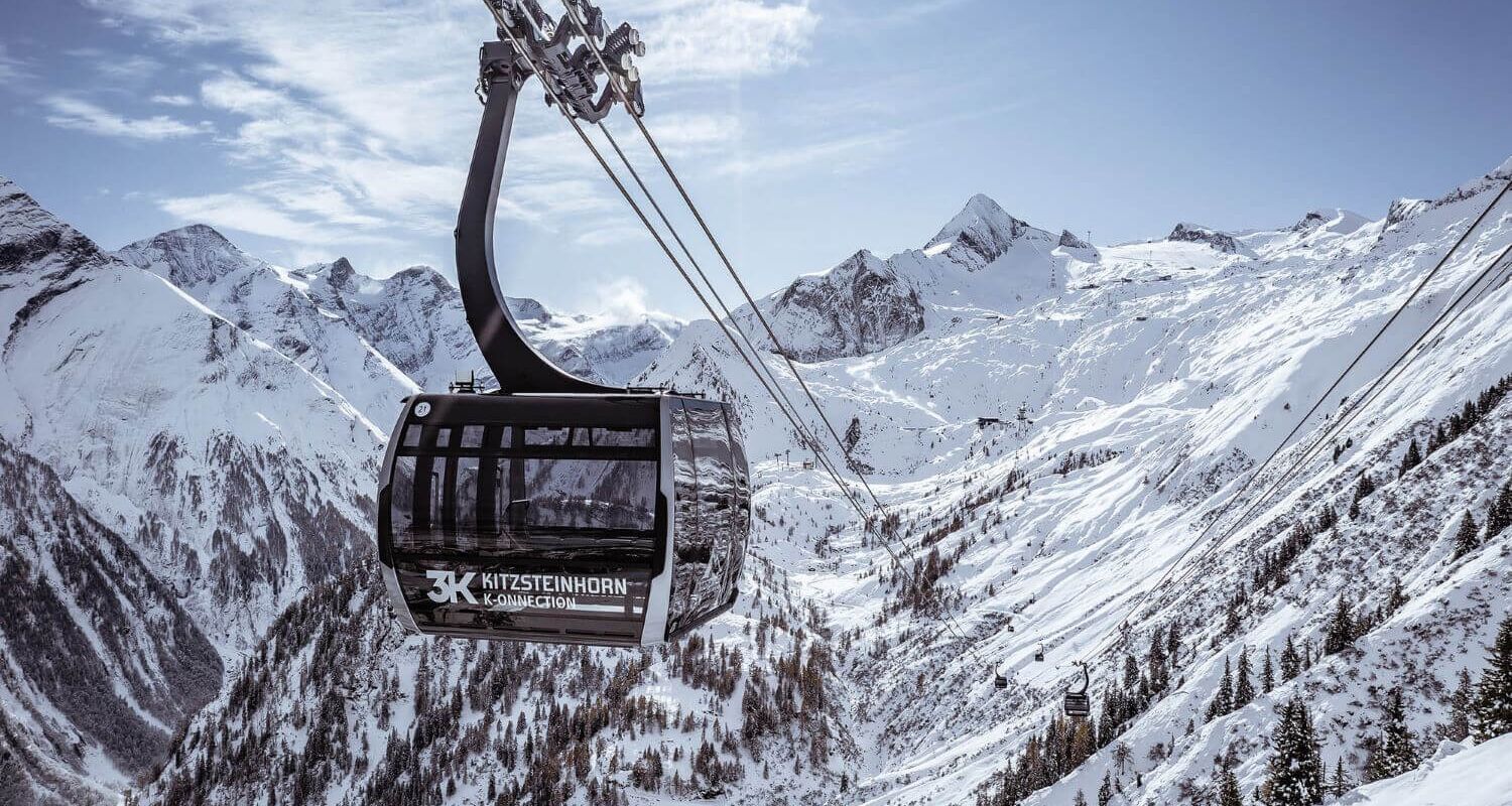 Hochmoderne Dreiseilumlaufbahn führt in das Gletscherskigebiet Kitzsteinhorn.