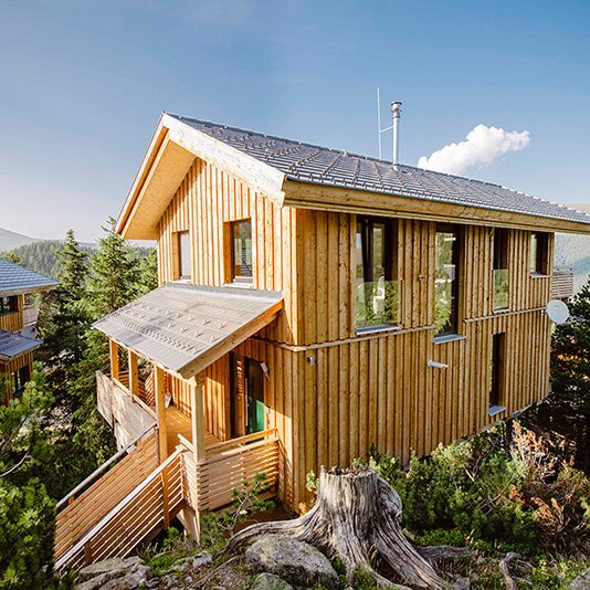 Ferienhaus im verschneiten Schladming direkt an der Skipiste