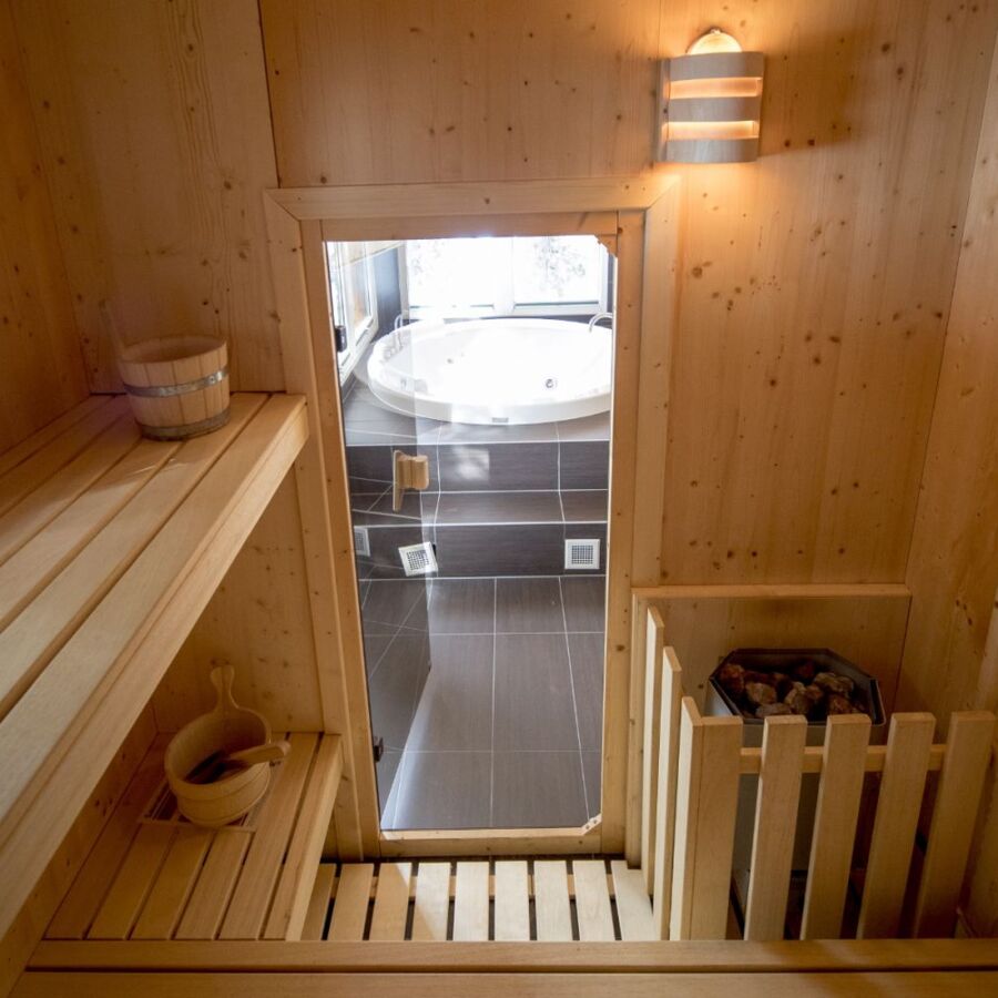 F sauna jacuzzi urlaub wellness chalet