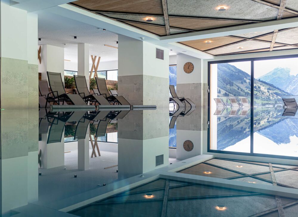 Indoor Pool im Wellnessbereich des Carpe Solem Rauris