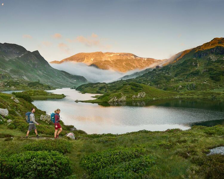 Giglach Lake in Schladming-Dachstein surrounded by alpine mountain scenery in the Niedere Tauern. © Schladming-Dachstein.at / Peter Burgstaller