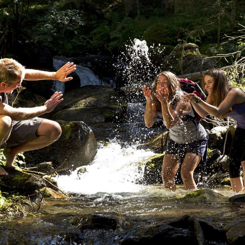 wanderer am gruenbach raffalt ahjzs4ey26110gx