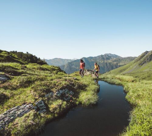 Wandern%20 %20Hiking%20in%20Saalbach%20Hinterglemm%205472x3648 %C2%A9%20saalbach.com%2C%20Mia%20Knoll min f933cf32