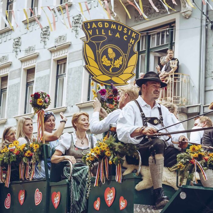  35 villacher kirchtag trachtenfestzug 3 6 8 22 c villacher kirchtag 1 5awt0s43ngk9hwc