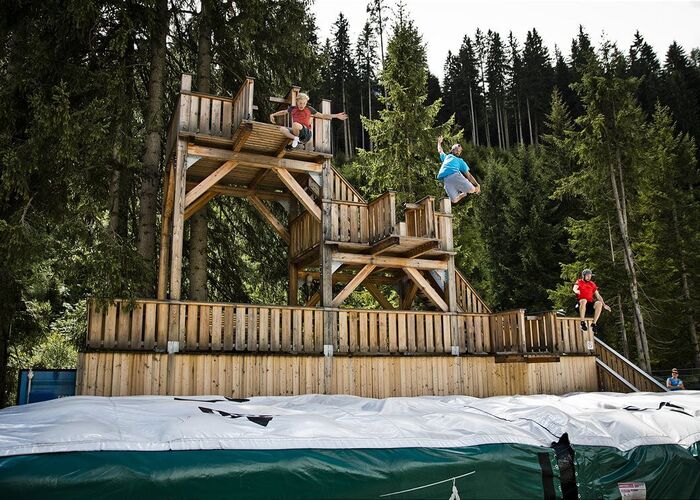Saalbach Jumdandslide with children