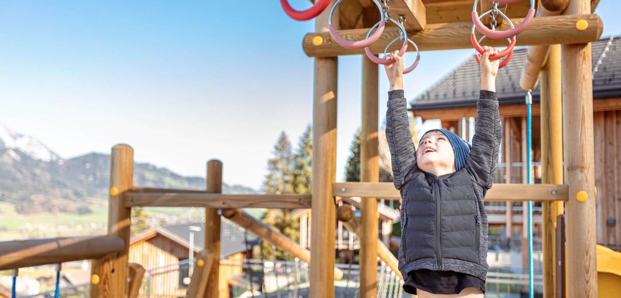 Junge am Spielplatz im Bergresort Hauser Kaibling