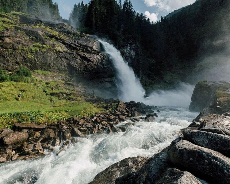Feiner Sprühregen am untersten Krimmler Wasserfall