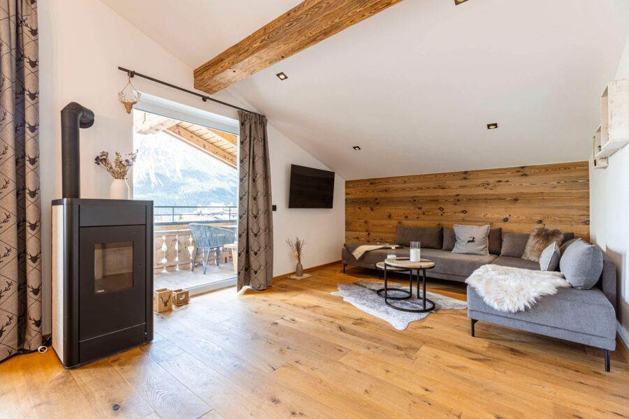 Woonkamer   Zugspitz Suites Lermoos