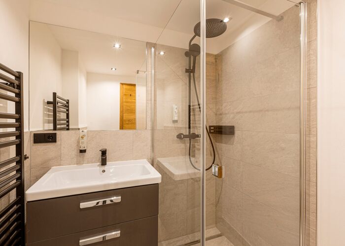 Badkamer Zugspitz Suites Lermoos