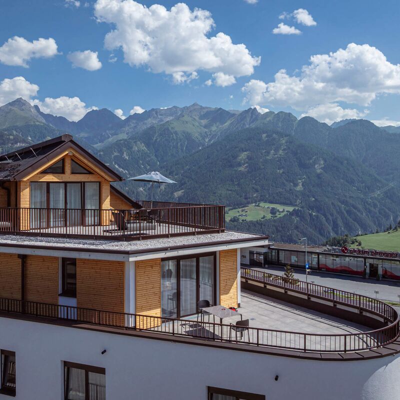 Modernes Apartresort mit direktem Blick auf die Berge