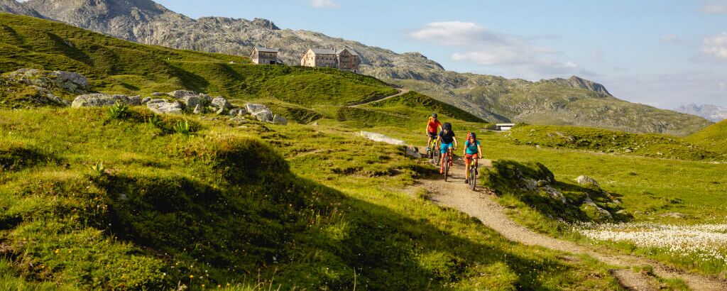 e bike tour heilbronner langsee c stefan kothner montafon tourismus 1 xanb5g9ex7gb9rr