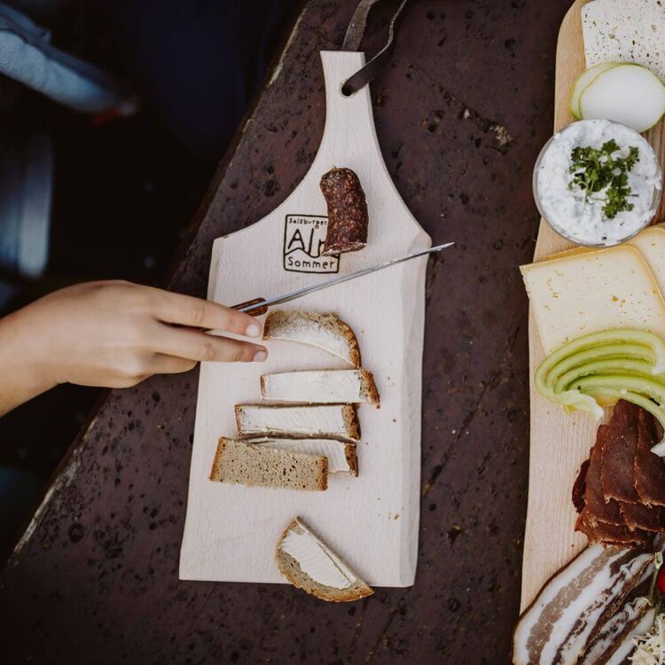 salzburgerland tourismus brettljause alm2 9cva13eh43nj9pq