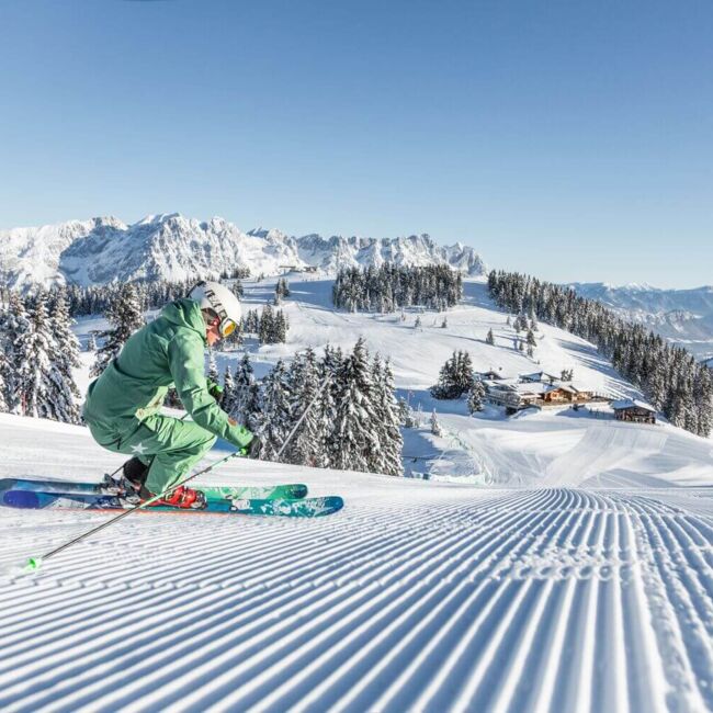 skifahrerin vor der hohen salve skiwelt wilder kaiser brixental%C2%A9mirjageh%20Brixental 8fba99ca