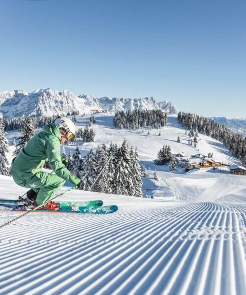 skifahrerin vor der hohen salve skiwelt wilder kaiser brixental%C2%A9mirjageh%20Brixental b01e203e