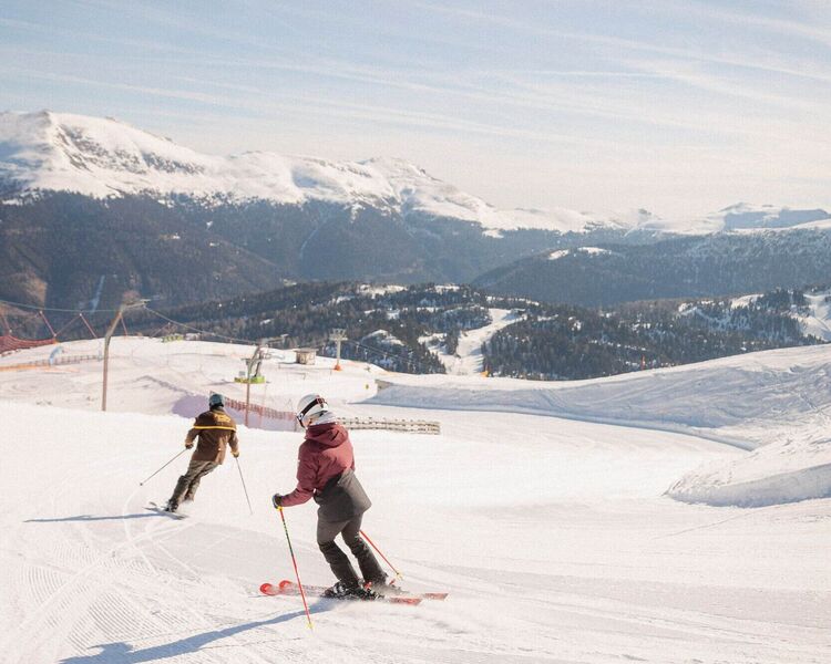 Alleine auf der Piste unterwegs beim Early Morning Skiing