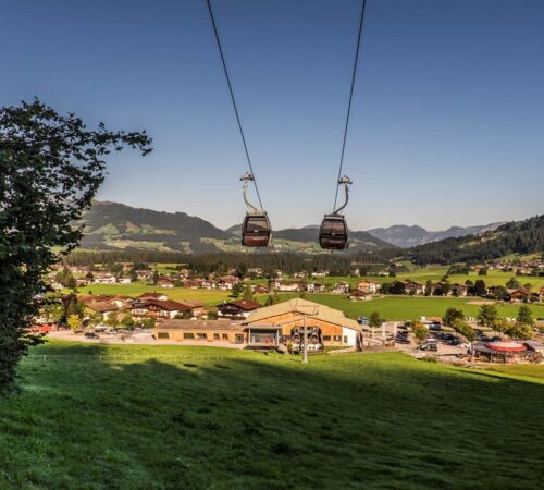 Gondel und Talstation der Alpenrosenbahn in Westendorf