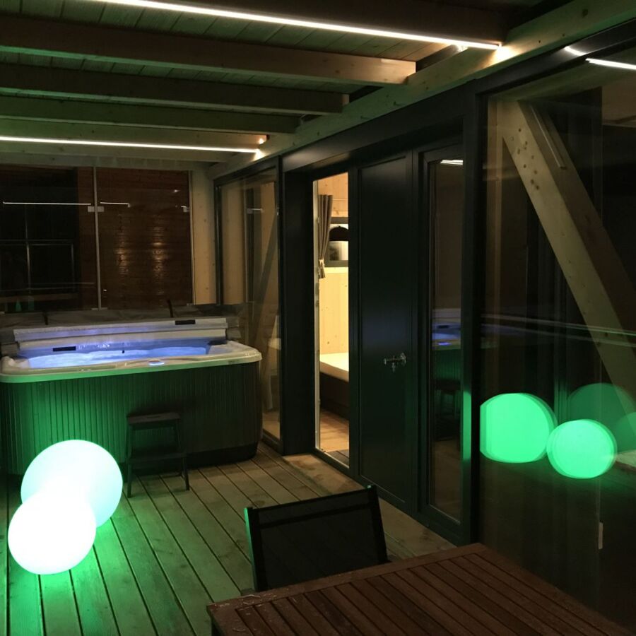 F jacuzzi aussen chalet reiteralm