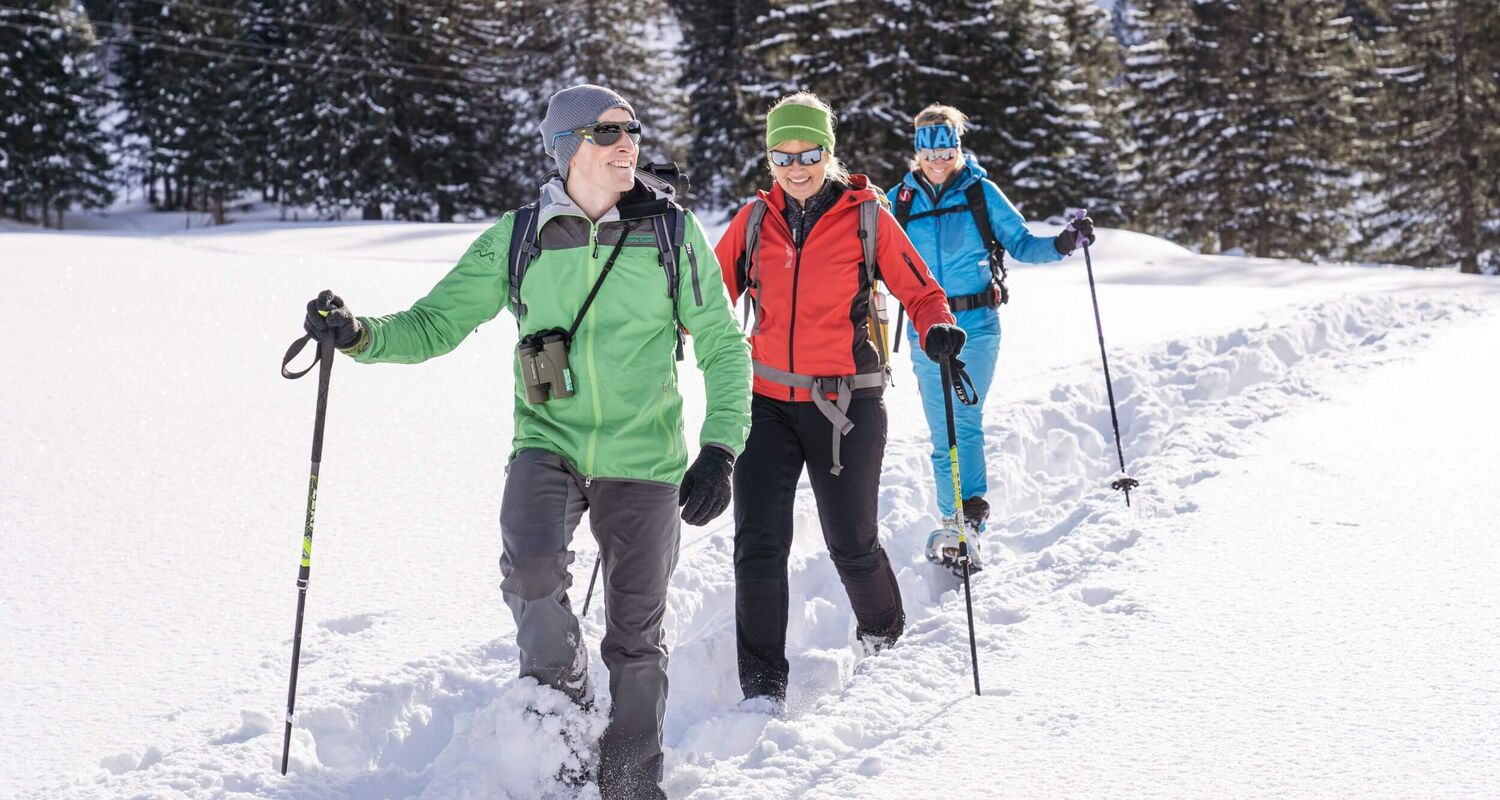 snowshoe hiking with a ranger in Kolm Saigurn, Raurisertal Valley (c) Ferienregion Nationalpark Hohe Tauern