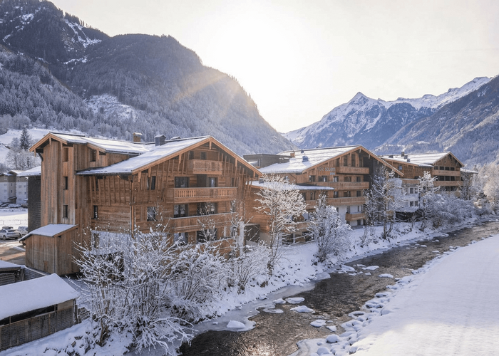 Nieuw 4 sterrenhotel aan de Kapruner Ache met uitzicht op de Kitzsteinhorn