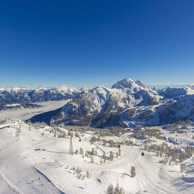 Das tief verschneite Skigebiet Nassfeld im Überblick