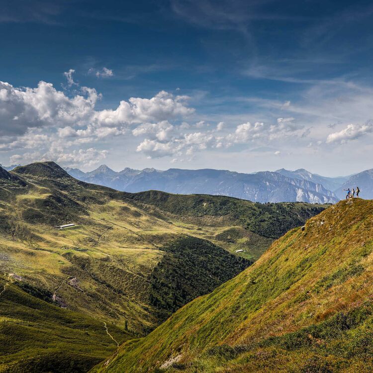 Hikers in the mountain landscape of the Zillertal.