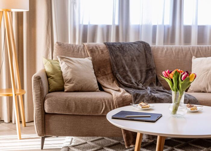 Living area with sofa and table - Bergresort Gerlitzen