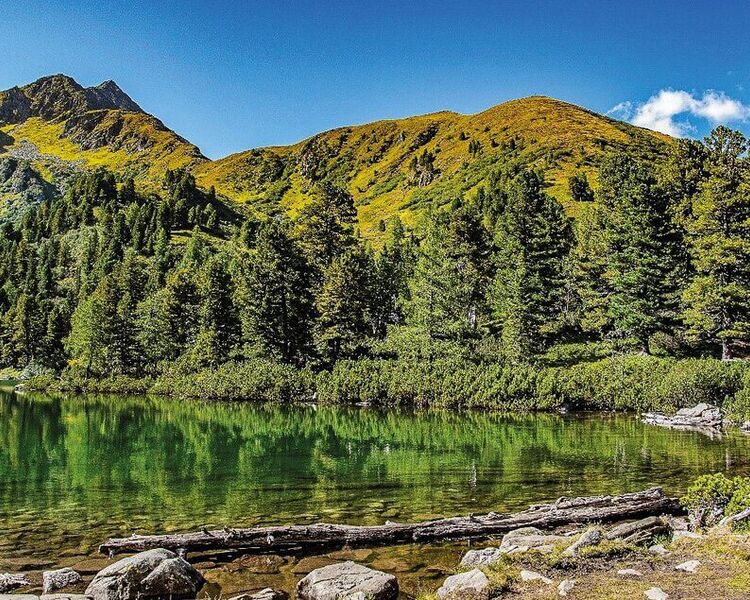 Large Scheibelsee surrounded by mountains