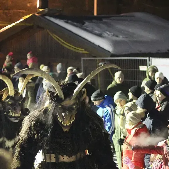 perchtenlauf lungoetz c detailelement qed5mqsj0rec8g6