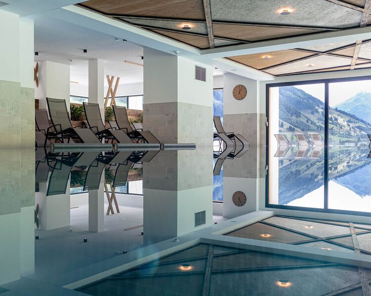 Indoor-Pool im Wellnessbereich des Carpe Solem Rauris