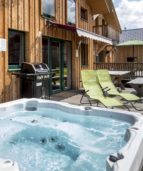 F aussen jacuzzi sommerlich