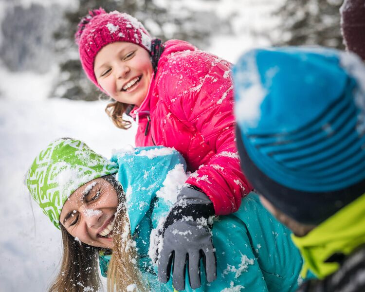 family on winter holidays (c) Salzburger Land Tourismus