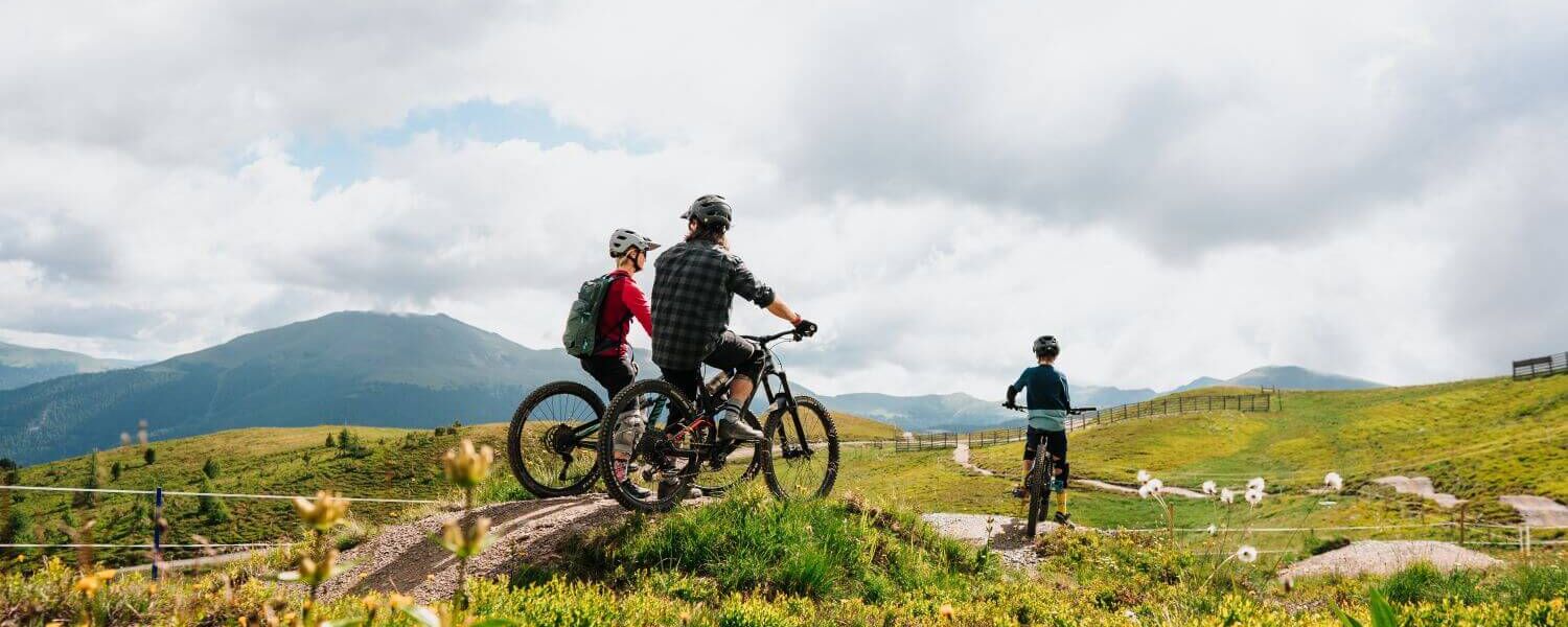 Familie am Turracher Höhe Flow Trail mit Pumps und Wellen (c) Daniele Ebner