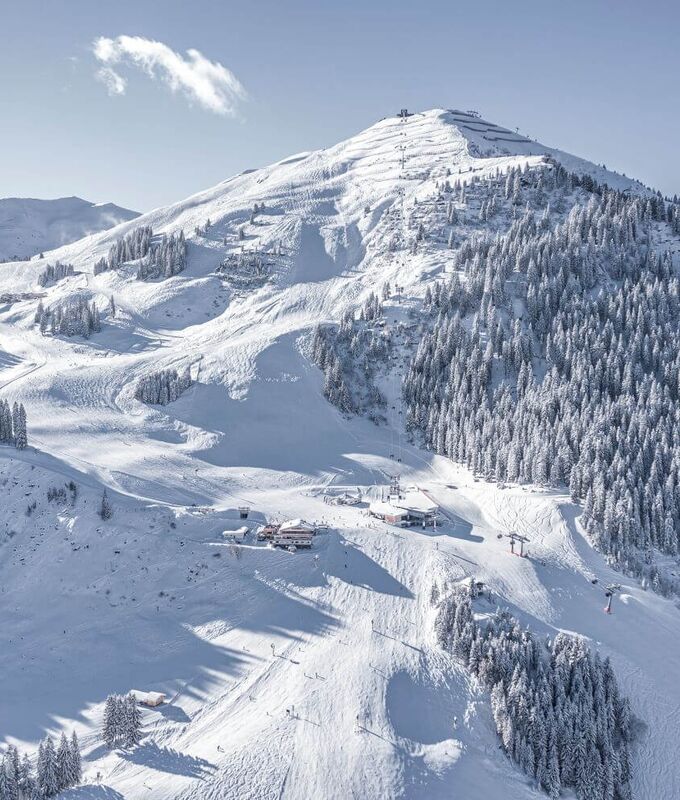 WM Berg 12er Kogel pistes and mountain station