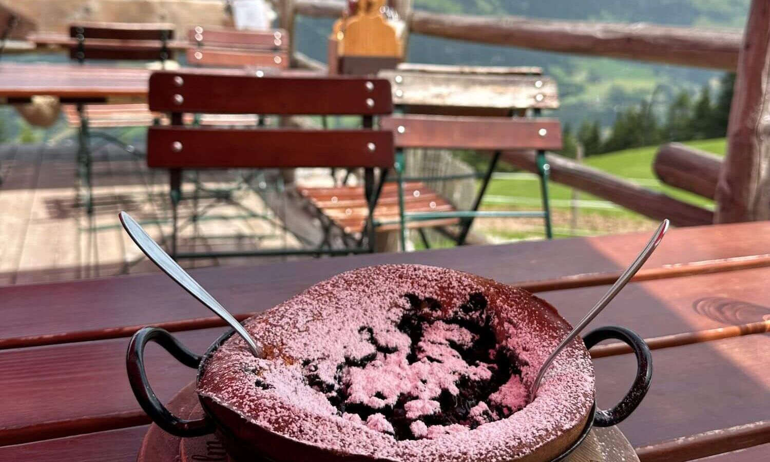 Kaiserschmarrn auf der Seidlalm an der Streif-Abfahrt im Sommer