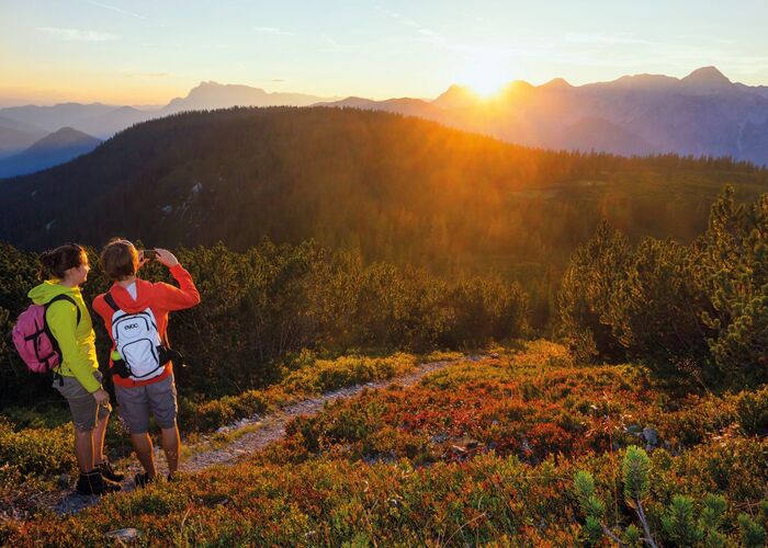 Zonsondergang in de herfst met het prachtige Tennengebergte