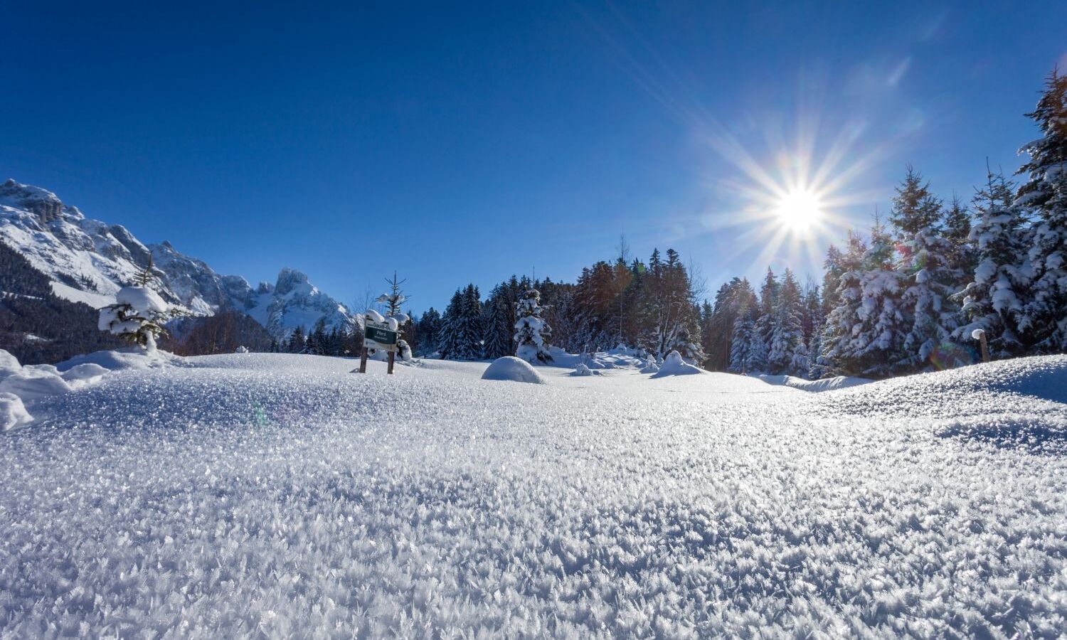 Winterlandschaft mit Sonnenschein am Annaberg