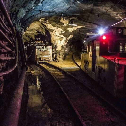 3 erzberg schaubergwerk zwei loks unter tag foto august zoebl 2015 3mb e8636f17 mkvhhhb20n6ae0j