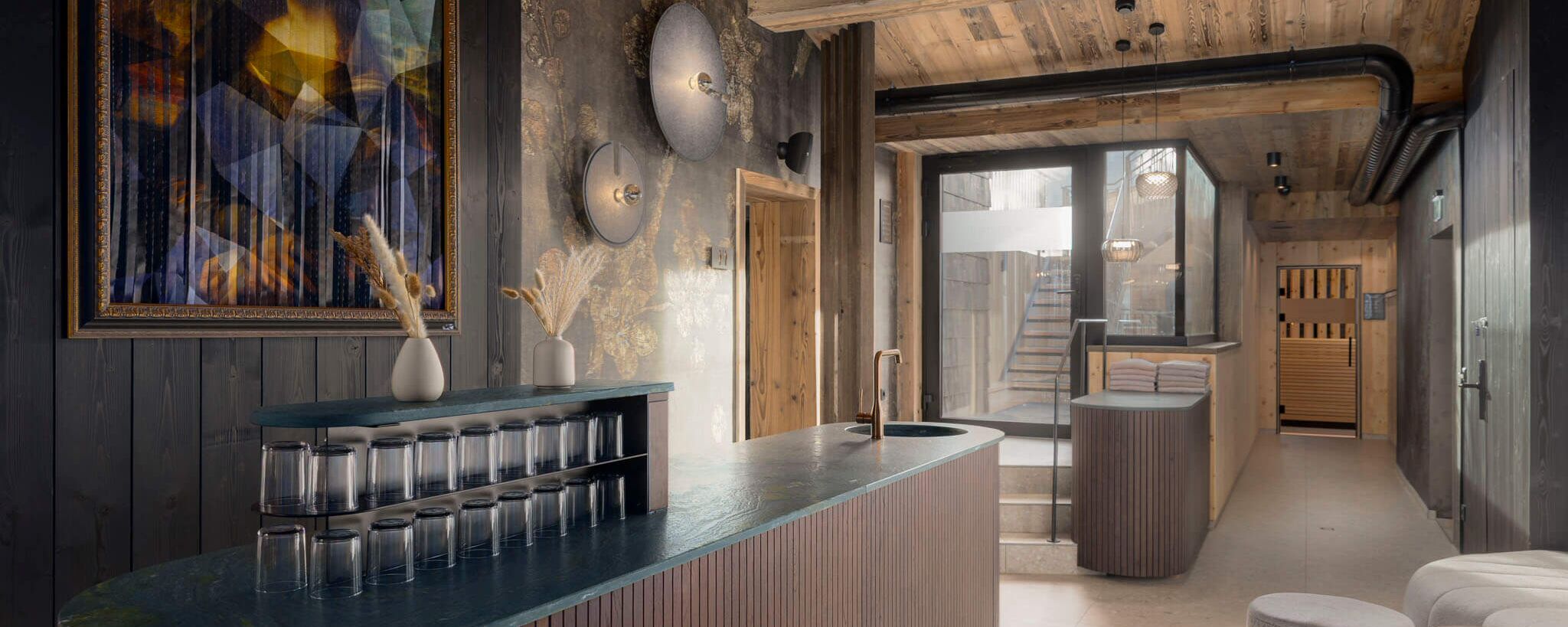 Saftbar mit Sitzmöglichkeiten im Wellnessbereich