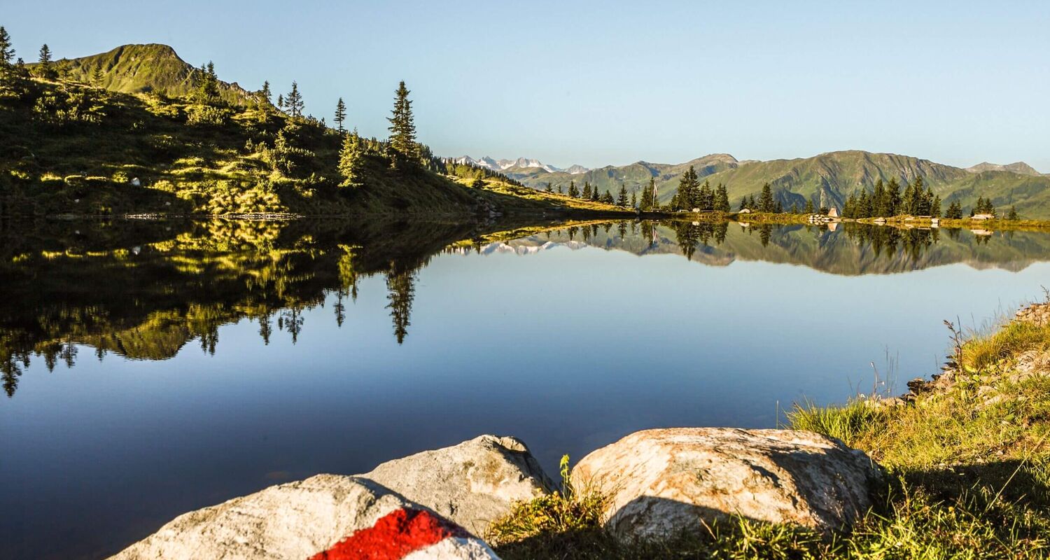 Der Kreuzjöchlsee ein idyllischer Bergsee in den Kitzbüheler Alpen