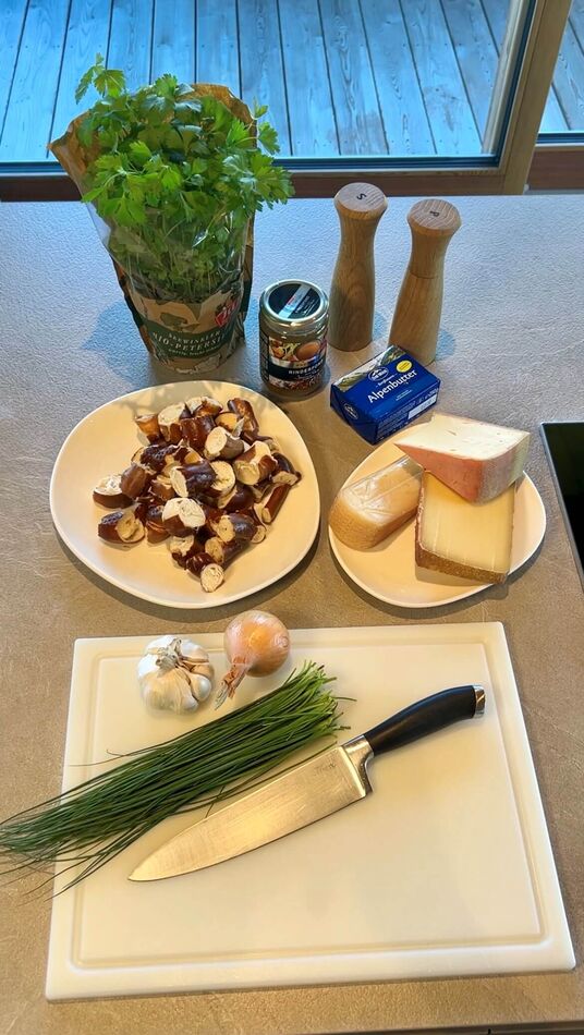 All ingredients needed to prepare Tyrolean pretzel soup.