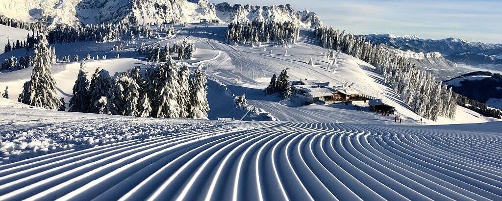 Freshly groomed pistes on a sunny morning in the SkiWelt Wilder Kaiser