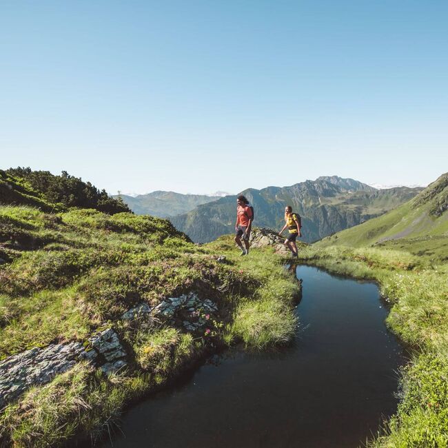 Wandern%20 %20Hiking%20in%20Saalbach%20Hinterglemm%205472x3648 %C2%A9%20saalbach.com%2C%20Mia%20Knoll min 1c742247