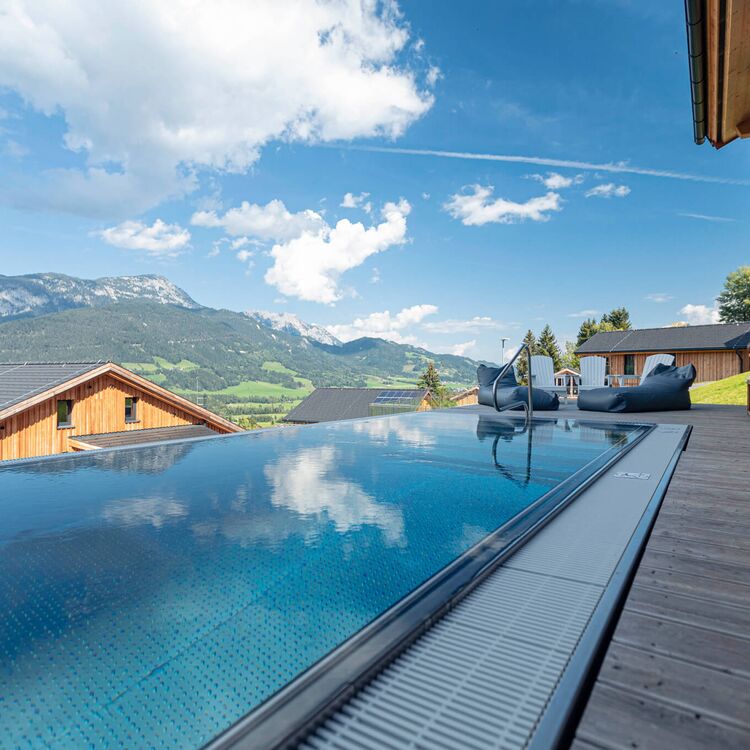 Ferienhaus mit Pool mit Blick auf Dachstein