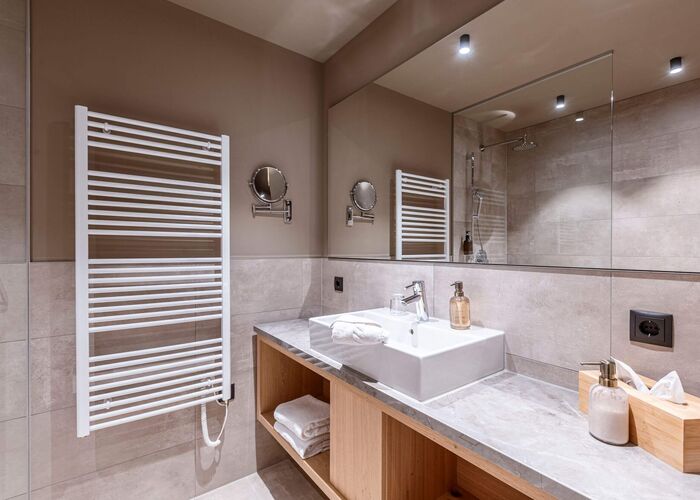 Montafon Suites Schruns   Bathroom