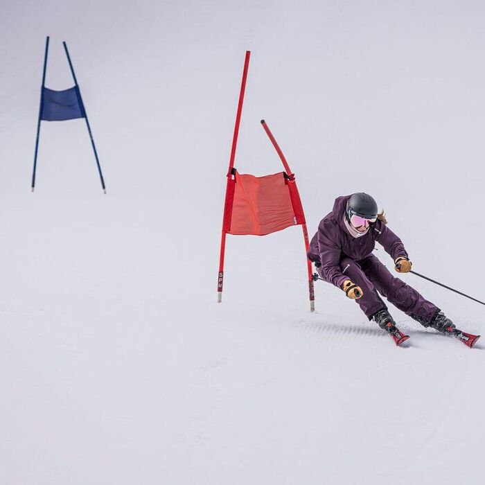 Marcel Hirscher Rennstrecke am Dachstein mit einer Person