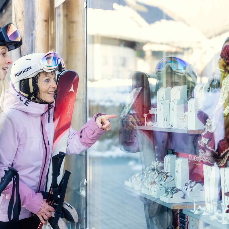 Grenzübertritt - Zwei Länder an einem Wintertag © Tine Steinthaler