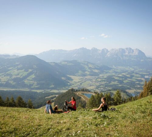 kitzbuehel hahnenkamm blick auf kaisergebirge tirol werbung schwarz jens kitzbuehel 70d8c28f