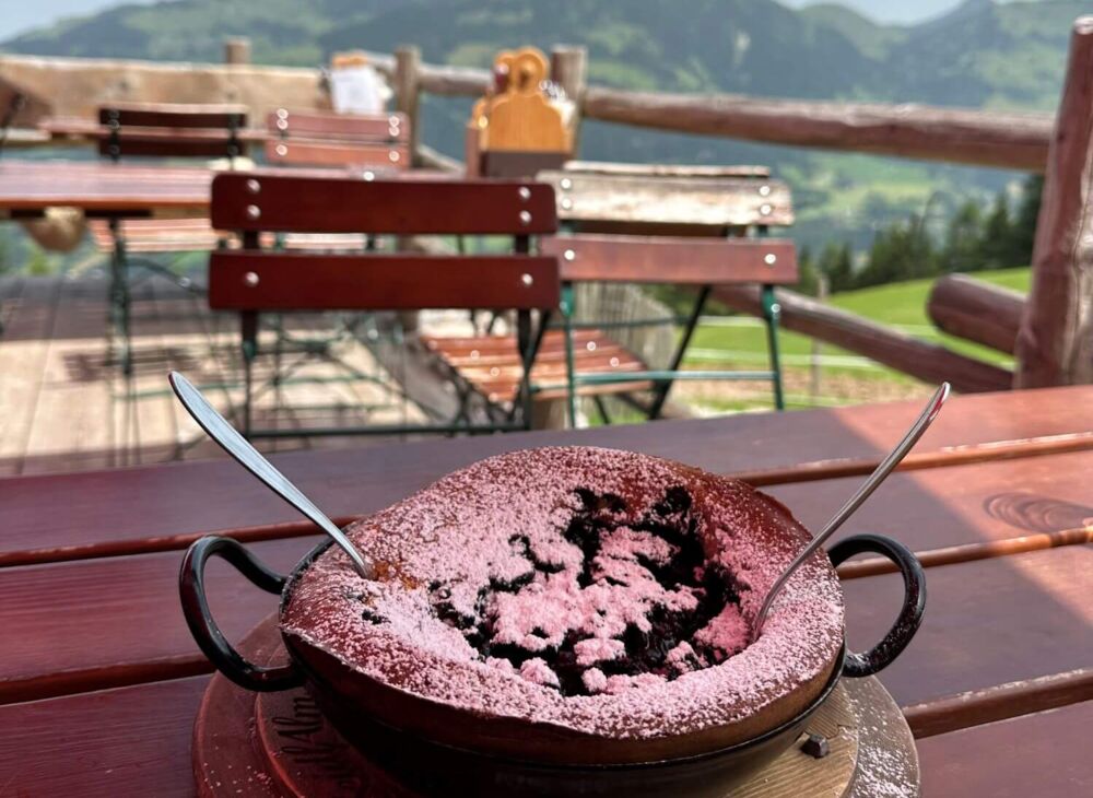 Kaiserschmarrn auf der Seidlalm an der Streif Abfahrt im Sommer